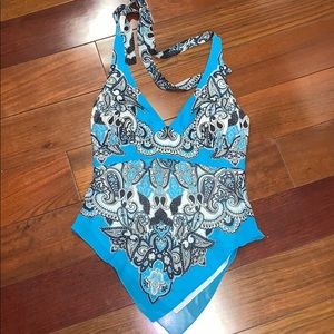 ✨CACHÉ Halter Top✨